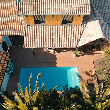 Avec Piscine *